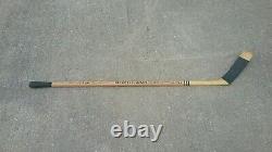 Bobby hull game Used hockey Stick. Auto. Of name +H. O. F. Year GUNZO'S