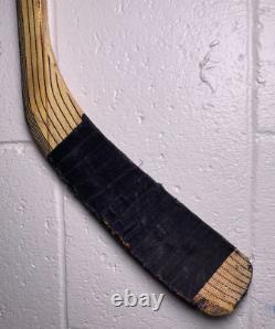 John LeClair signed autographed game used hockey stick 17435